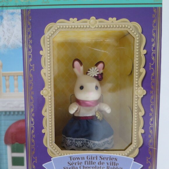 Calico Critters Elegant Town Manor Gift Set - Picture 6 of 15